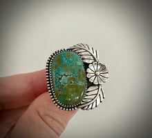 Load image into Gallery viewer, Bao Canyon Turquoise Flora Ring