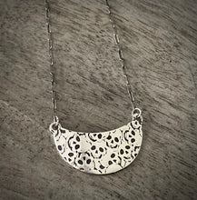 Load image into Gallery viewer, Skull Bib Necklace