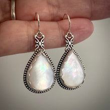 Load image into Gallery viewer, Mother of Pearl Drop Earrings