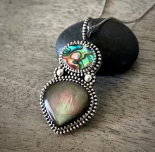 Load image into Gallery viewer, Abalone &amp; Black Mother of Pearl Pendant