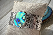 Load image into Gallery viewer, Abalone Flourish Cuff