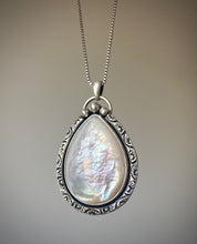 Load image into Gallery viewer, Mother of Pearl Pendant
