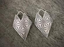 Load image into Gallery viewer, Spiderweb Earrings