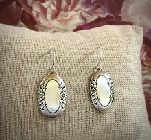 Load image into Gallery viewer, Oval Floral Earrings