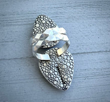 Load image into Gallery viewer, Charoite &amp; Atlantisite Ring