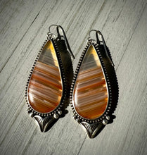 Load image into Gallery viewer, Banded Agate Drop Earrings