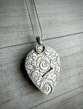 Load image into Gallery viewer, Scolecite Burst Pendant