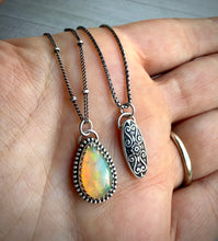 Load image into Gallery viewer, Floral Medallion Necklace