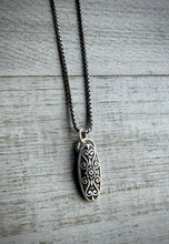 Load image into Gallery viewer, Floral Medallion Necklace