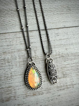 Load image into Gallery viewer, Floral Medallion Necklace