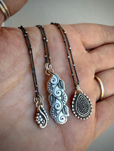 Load image into Gallery viewer, Silver Mehndi Necklace