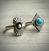 Load image into Gallery viewer, Silver Concho Fan Ring