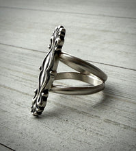 Load image into Gallery viewer, Elegant Silver Ring