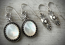Load image into Gallery viewer, Silver Oval Fan Earrings
