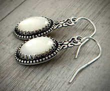 Load image into Gallery viewer, Mother of Pearl Earrings