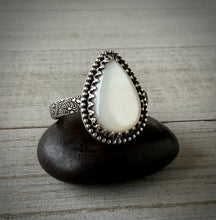 Load image into Gallery viewer, Mother of Pearl Teardrop Ring