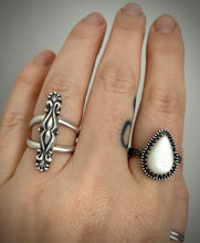 Load image into Gallery viewer, Mother of Pearl Teardrop Ring