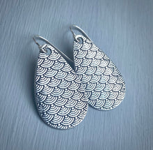 Load image into Gallery viewer, Dragon Scale Silver Earrings