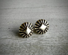 Load image into Gallery viewer, Star Burst Concho Studs