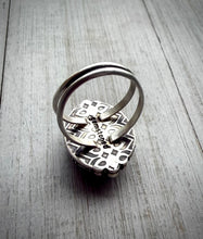 Load image into Gallery viewer, Tahitian Black Mother of Pearl Ring