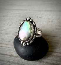 Load image into Gallery viewer, Tahitian Black Mother of Pearl Ring