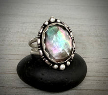 Load image into Gallery viewer, Tahitian Black Mother of Pearl Ring