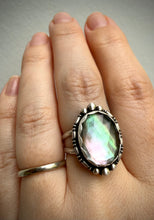 Load image into Gallery viewer, Tahitian Black Mother of Pearl Ring