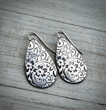 Load image into Gallery viewer, Floral Teardrop Earrings