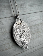 Load image into Gallery viewer, Floral Fluorite Pendant