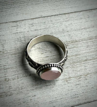 Load image into Gallery viewer, Rose Quartz Flora Ring