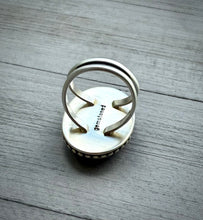 Load image into Gallery viewer, Black Mother of Pearl Ring