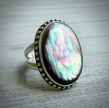 Load image into Gallery viewer, Black Mother of Pearl Ring