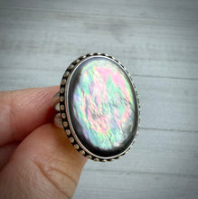 Load image into Gallery viewer, Black Mother of Pearl Ring