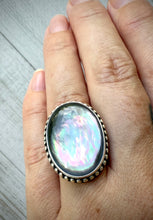 Load image into Gallery viewer, Black Mother of Pearl Ring