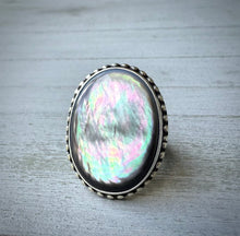 Load image into Gallery viewer, Black Mother of Pearl Ring