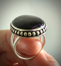 Load image into Gallery viewer, Black Mother of Pearl Ring