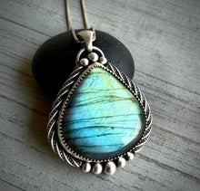 Load image into Gallery viewer, Labradorite Pendant