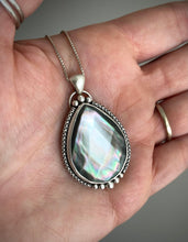 Load image into Gallery viewer, Black Mother of Pearl Pendant