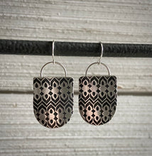 Load image into Gallery viewer, Arabesque Paddle Earring