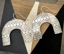 Load image into Gallery viewer, Arabesque Arch Earrings