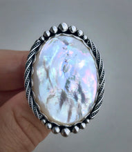 Load image into Gallery viewer, White Mother of Pearl Ring