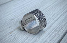 Load image into Gallery viewer, Mother of Pearl &amp; Quartz Wide Band Ring