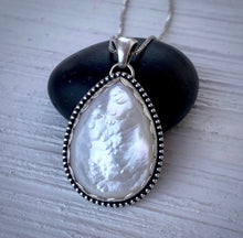 Load image into Gallery viewer, Mother of Pearl Pendant