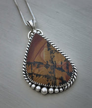 Load image into Gallery viewer, Indian Paint Stone Pendant