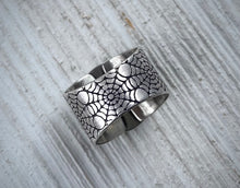 Load image into Gallery viewer, White Buffalo Spiderweb Wide Band Ring
