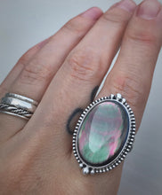 Load image into Gallery viewer, Black Mother of Pearl Ring
