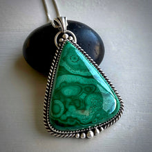 Load image into Gallery viewer, Leafy Malachite Pendant