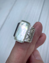 Load image into Gallery viewer, Mother of Pearl &amp; Quartz Wide Band Ring