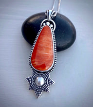 Load image into Gallery viewer, Spiny Oyster Sunburst Pendant